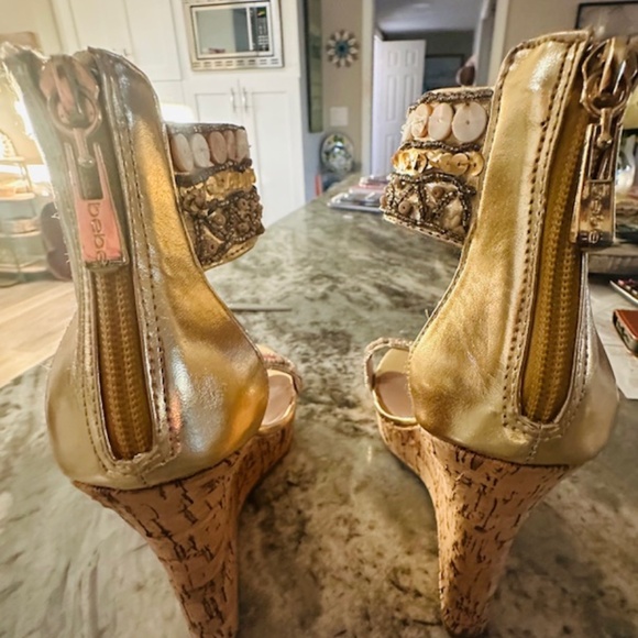 BEBE DECORATIVE BUTTON DESIGN CORK WEDGE ANKLE STRAP HEELS SIZE 8 - Picture 10 of 16